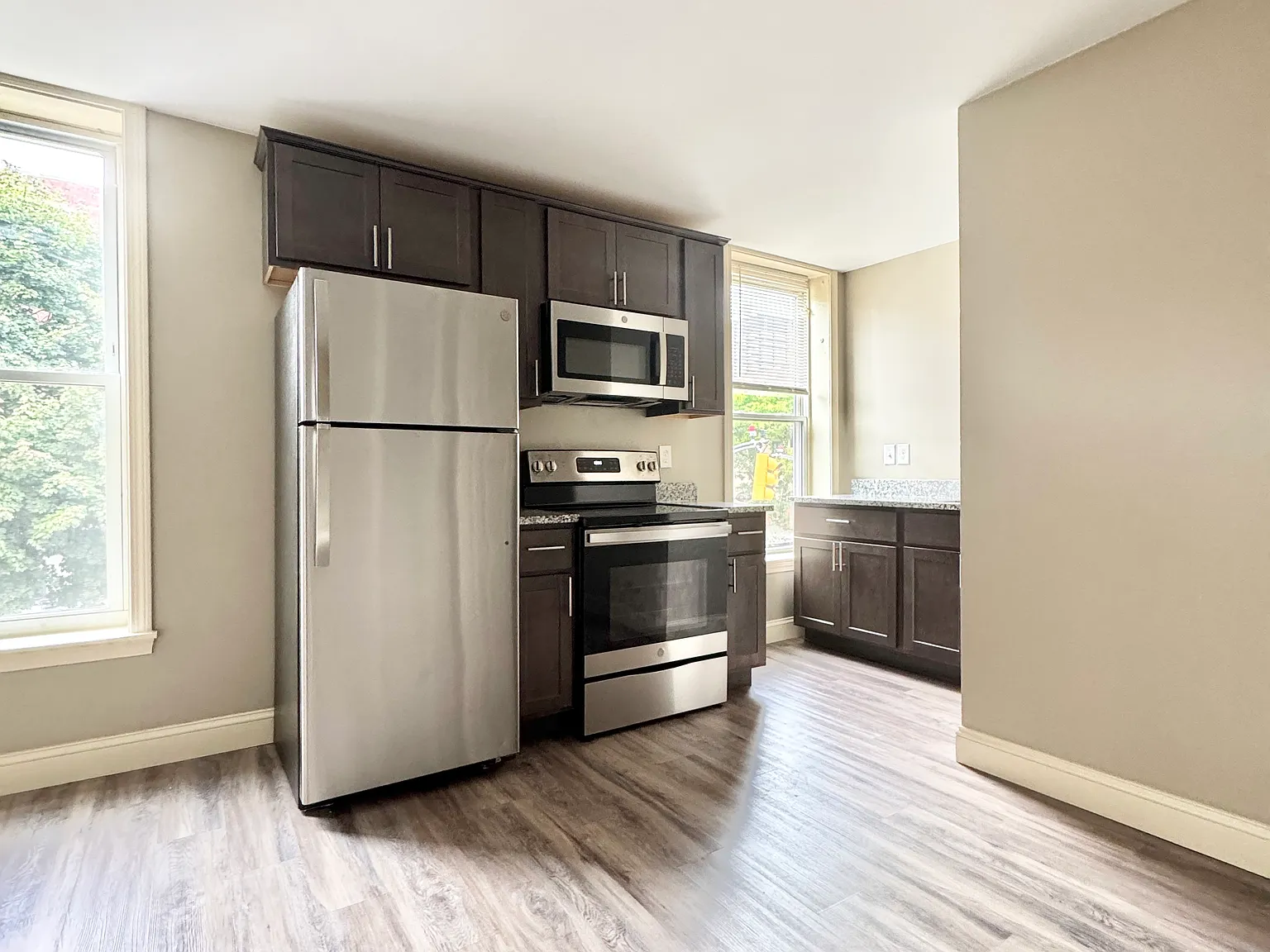381 Chestnut St — Photo 4