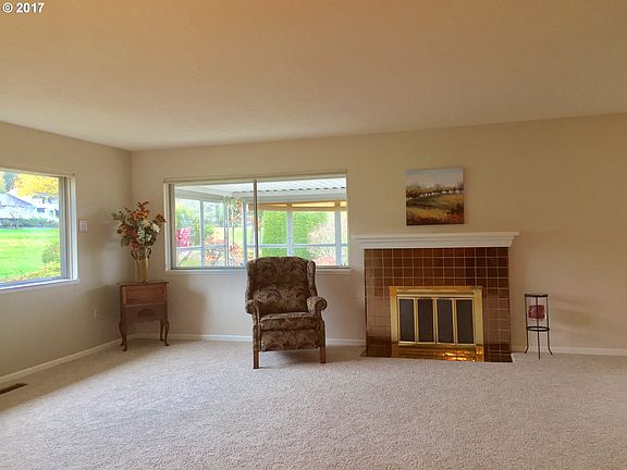 5th image of 15695 SW Queen Victoria Pl