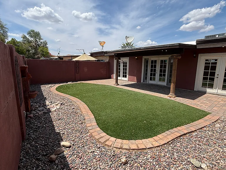 2529 E Bluefield Ave — Photo 23