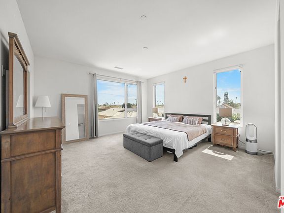2nd image of 10712 Parrot Ave