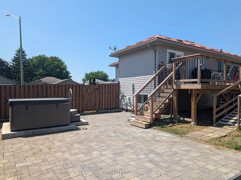 11 Jason Cres #UPPER LEVEL — Photo 7