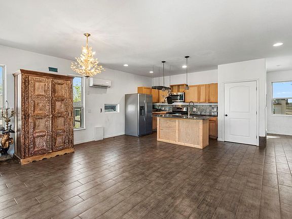 4th image of 2003 E 9th St