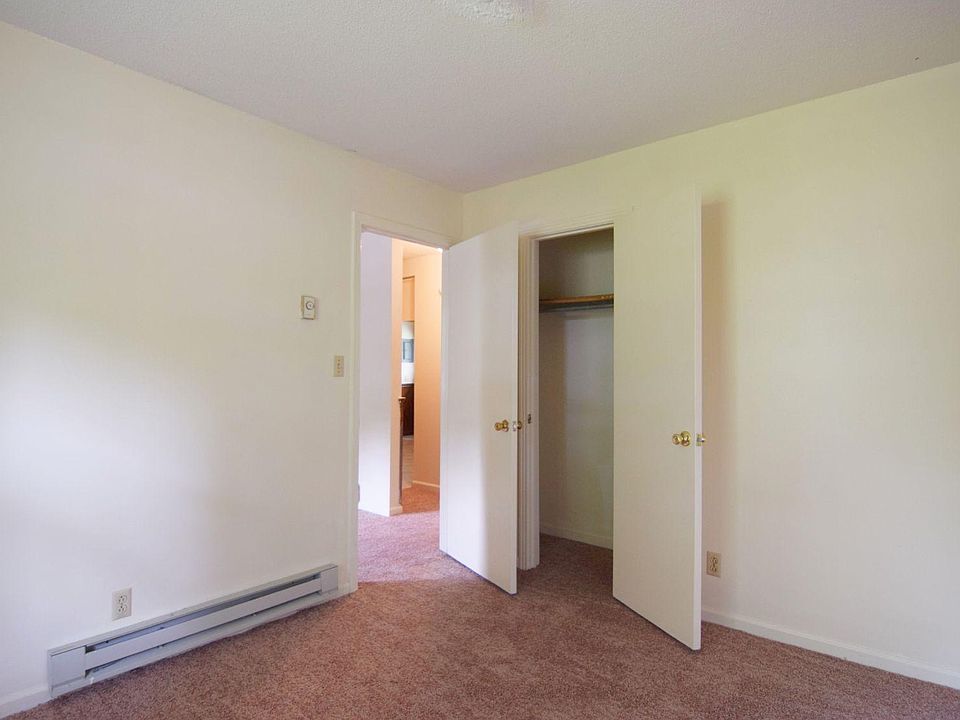 1st image of 142 Hadley Dr #4