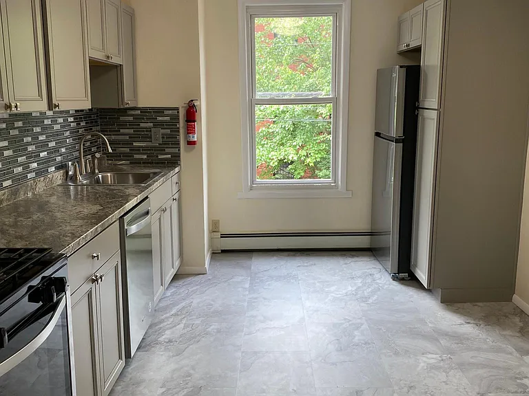 34 Wayne St #1 — Photo 2