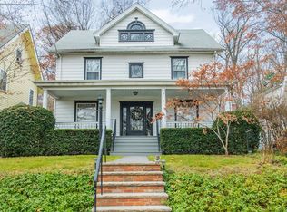 122 Essex Ave, Glen Ridge, NJ 07028