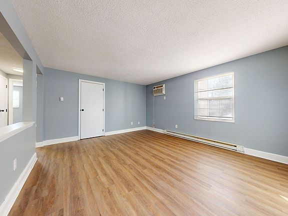 2nd image of 129 Sunnyslope Dr APT 4