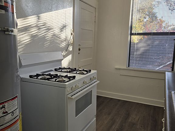 5th image of 1328 1/2 T St