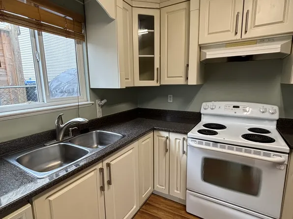 2827 Blackham Dr, Abbotsford, BC V2S 8H3