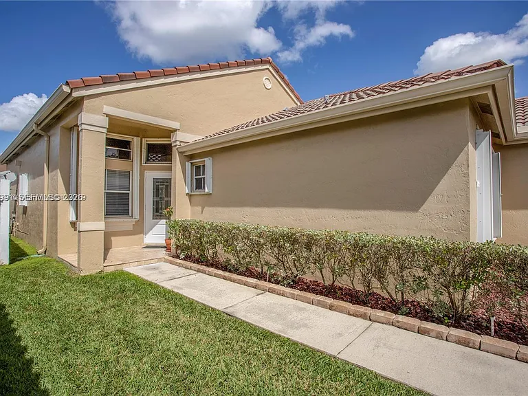 614 Stanton Ln — Photo 4