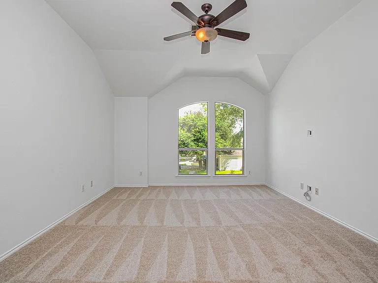 743 Hallsleigh Ln — Photo 25