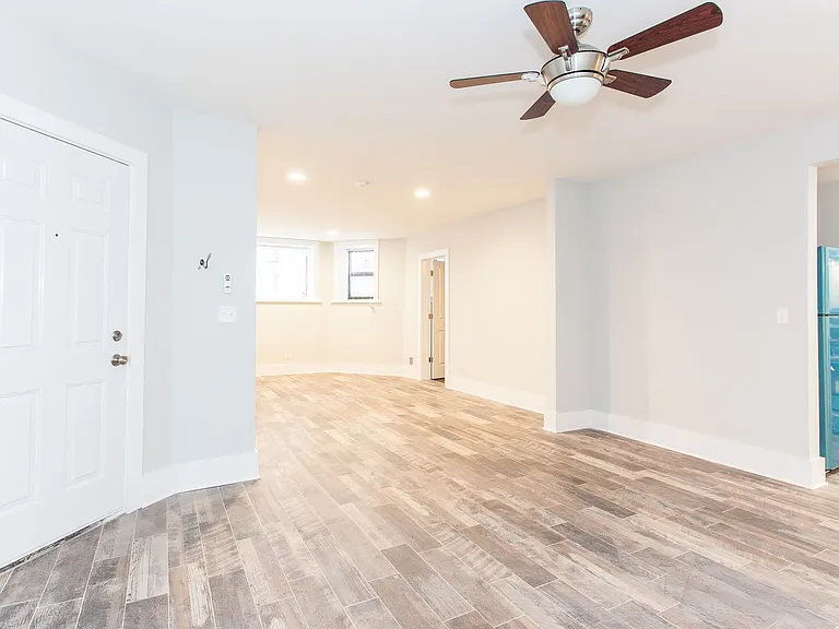 2922 W Logan Blvd — Photo 21