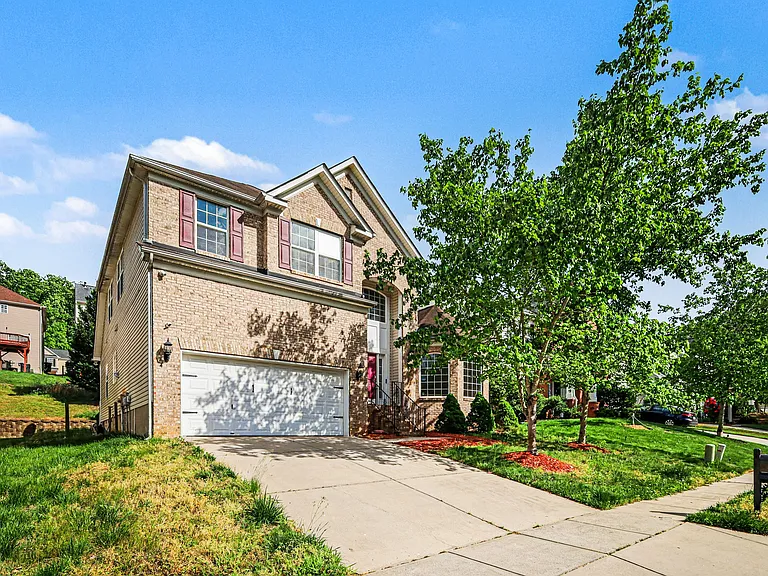 2119 Baggins Ln — Photo 5