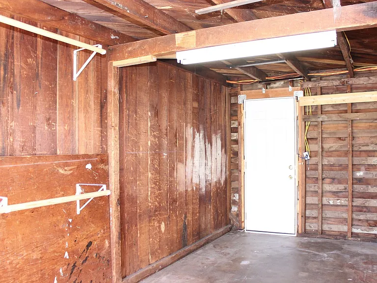 48th St (Garages) — Photo 2