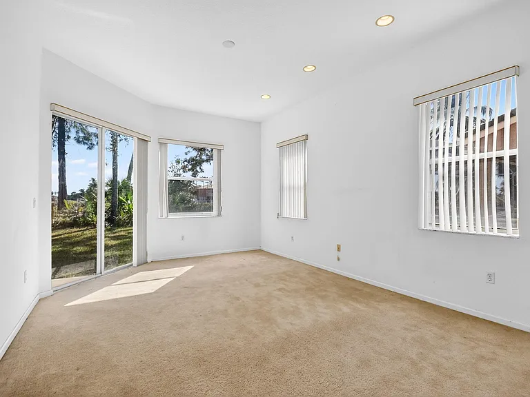 2431 Westmont Dr — Photo 25