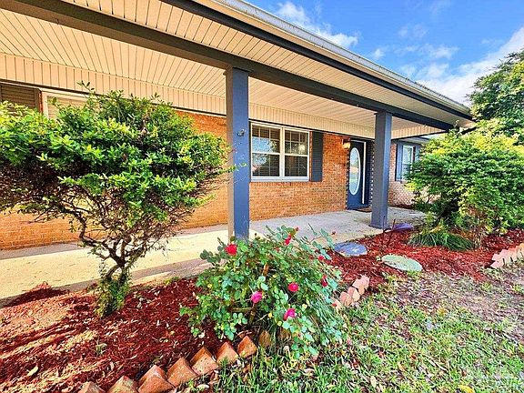 3rd image of 6819 Derwent Cir