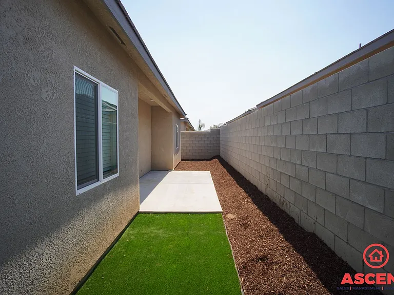 8509 Grandy St — Photo 12