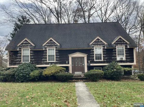 127 Franklin Ave, Midland Park, NJ 07432