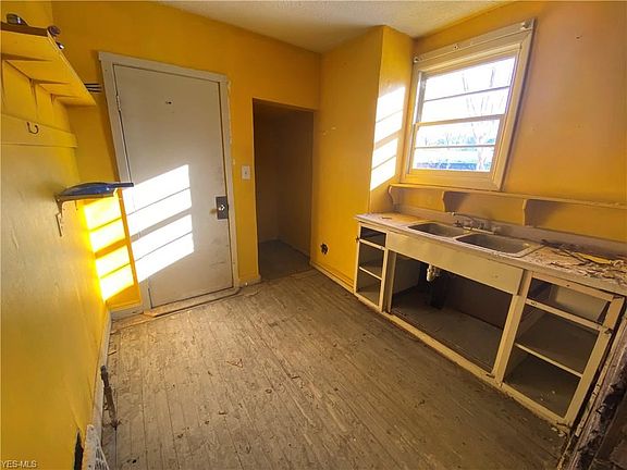 3rd image of 343 Lease St