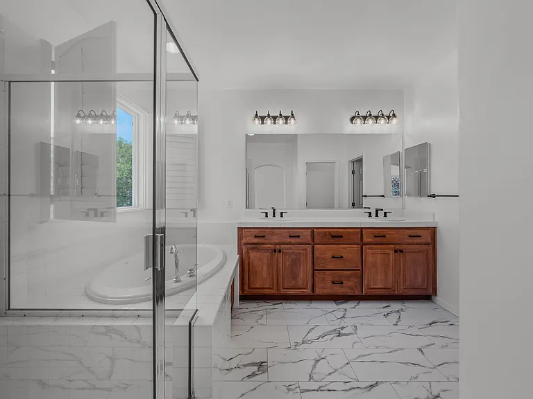 100 Portsmouth Dr — Photo 26