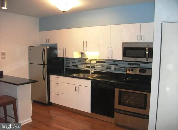 912 Spruce St #-5 — Photo 3