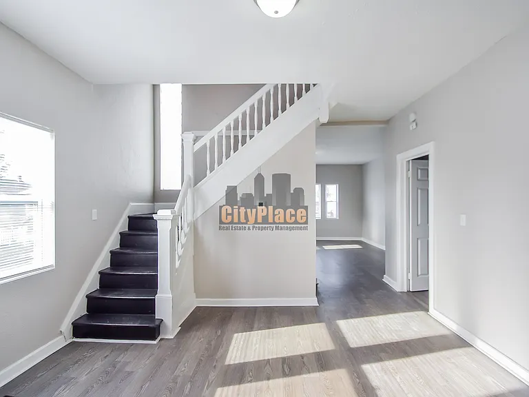 1541 Spruce St — Photo 8