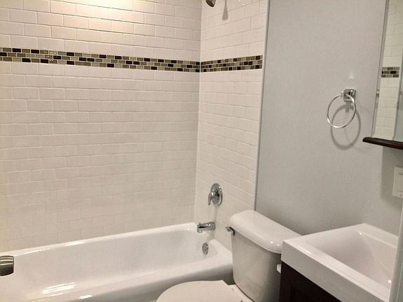 2nd image of 6001 1/2 N Kenmore Ave #412