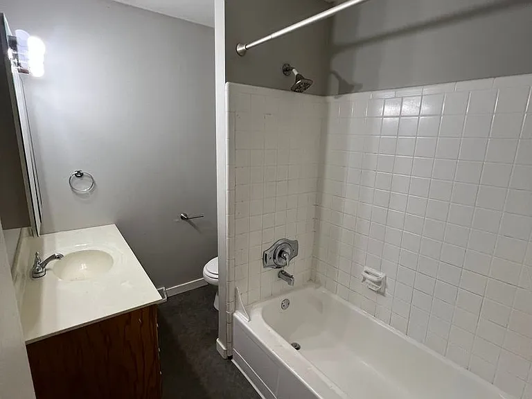 728 Meadowview Ln — Photo 22