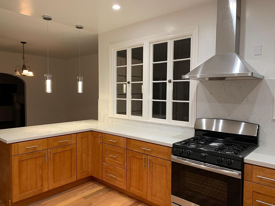 2nd image of 325 W Portal Ave