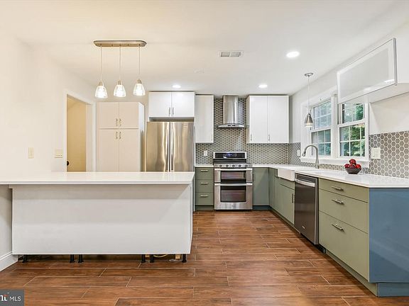 2nd image of 2811 Evelyn Ct