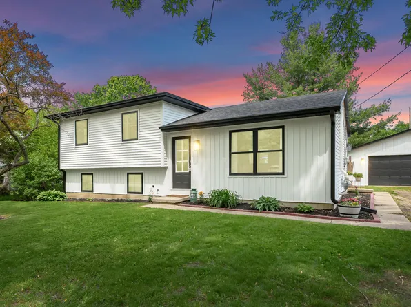 285 Woodlark St, Galesburg, MI 49053