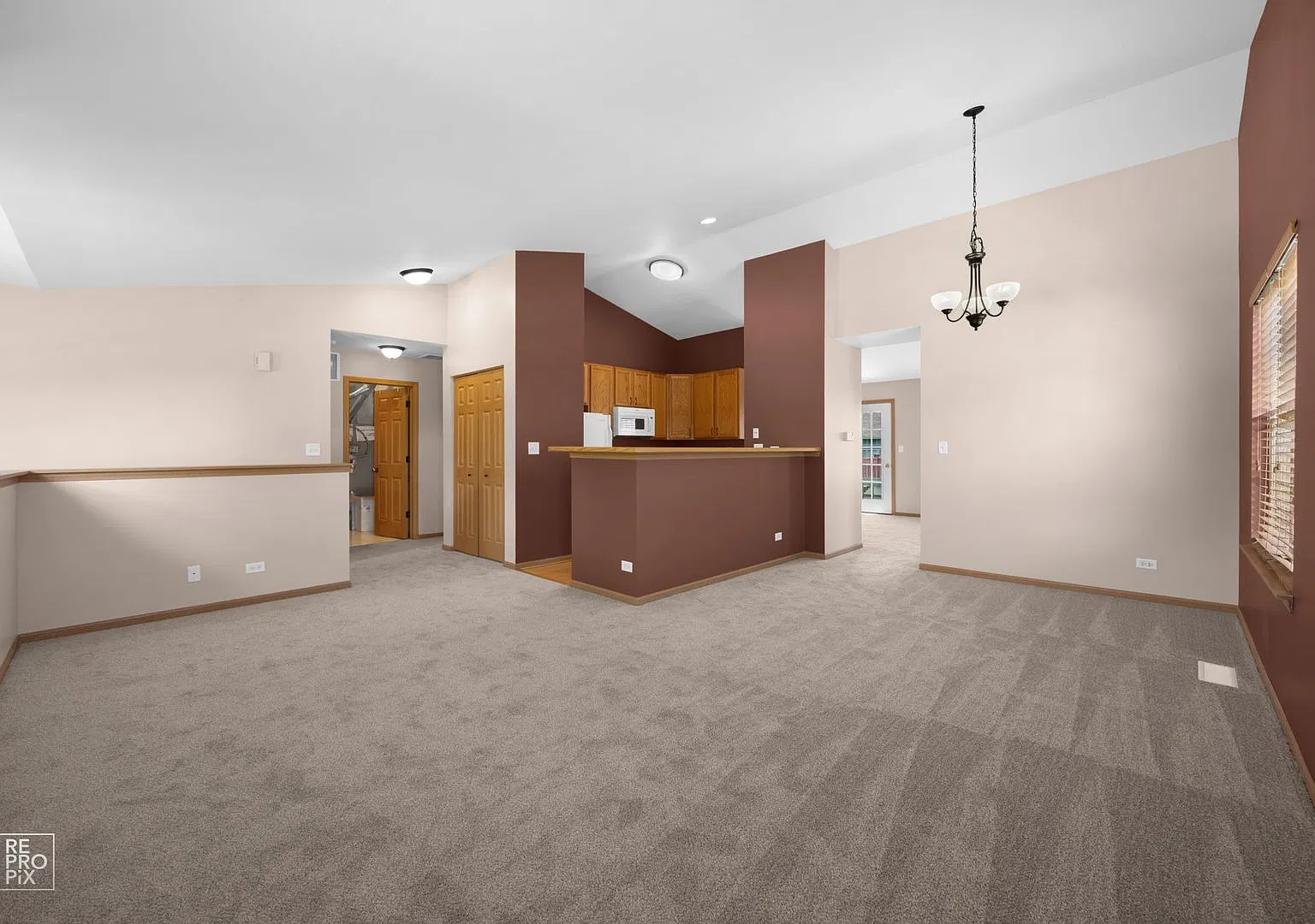 North Naperville Two Bedroom — Photo 3