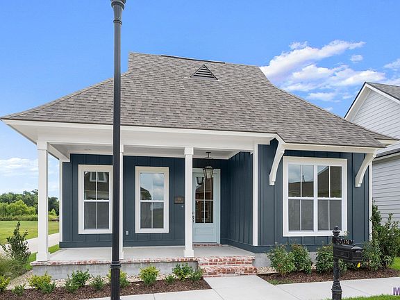 3rd image of 176 Royal Oak Blvd