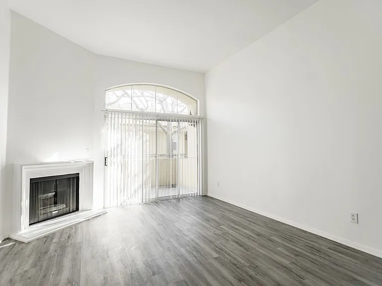 2245 Beverly Glen — Photo 49