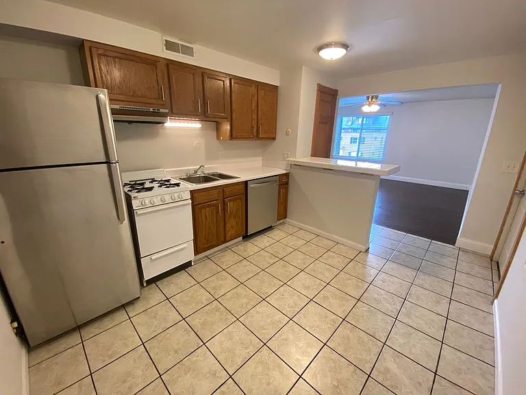 Summit St 1770 1770 — Photo 3