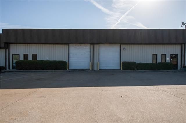 1st image of 106B Industrial Dr
