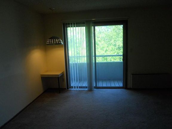 3rd image of 2400 Alabama St APT 205