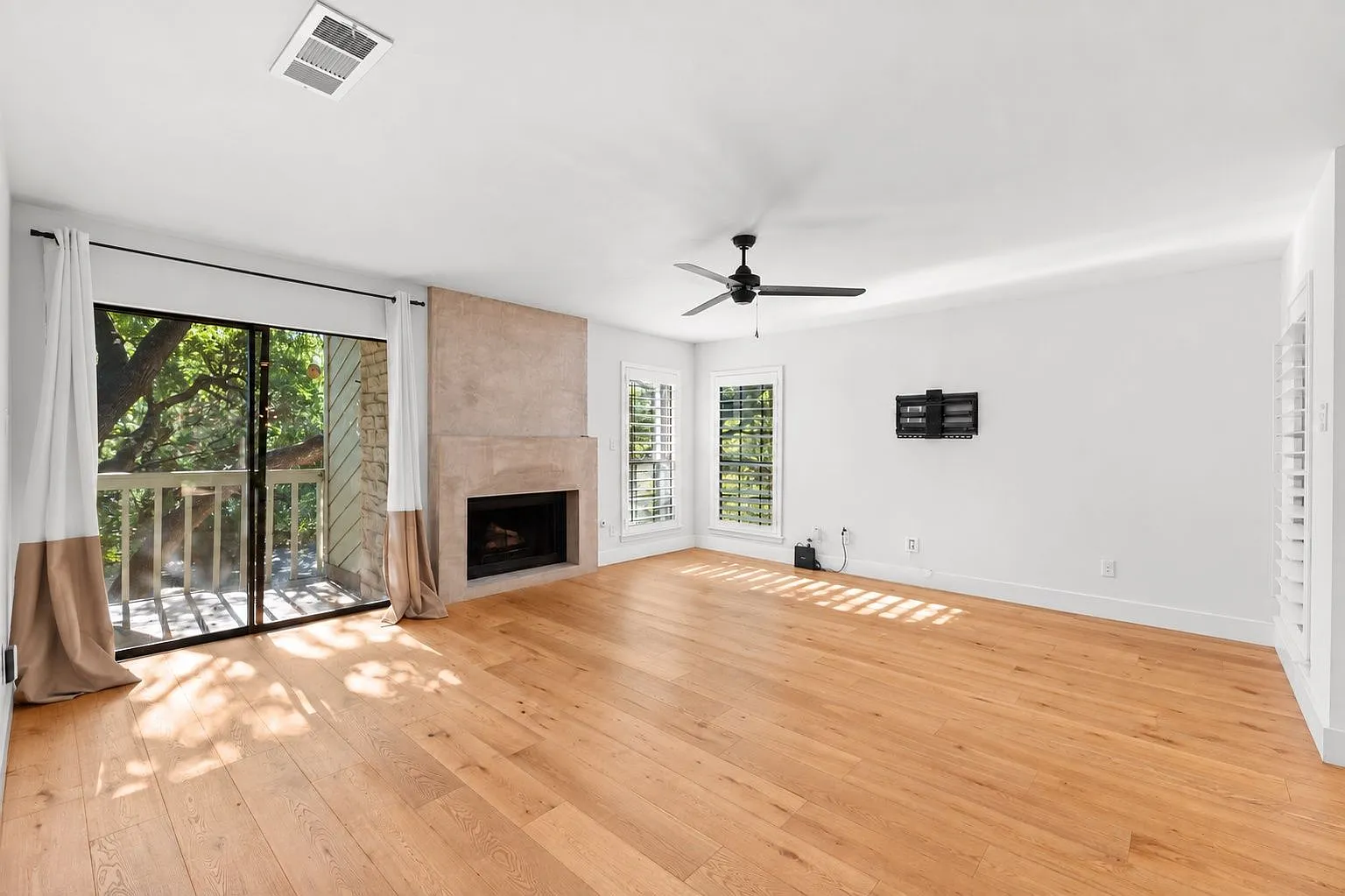 2 bed, 2.5 bath, 1904 sqft, $3,750 — Photo 4