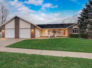 214 W Verleen Ave, Waunakee, WI 53597