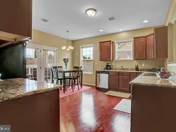 2nd image of 1287 Yarmouth Ln