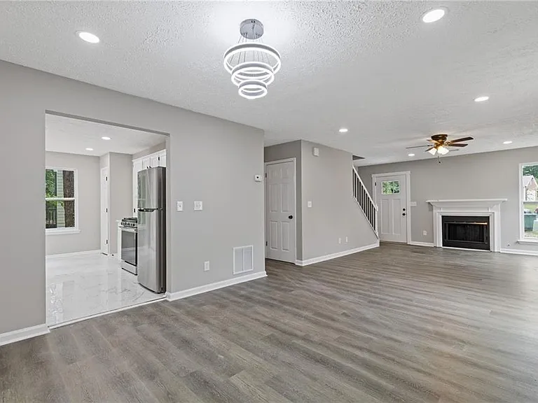 1111 Pin Oak Dr — Photo 7