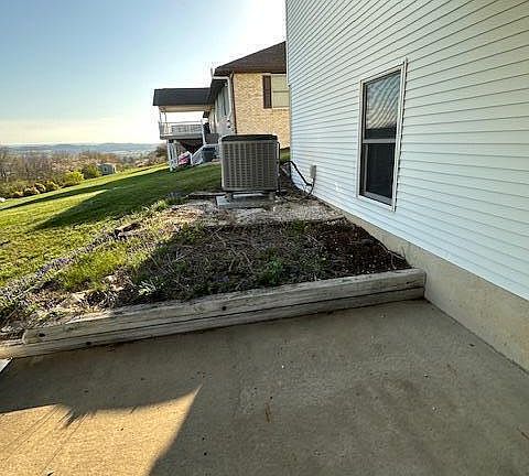3rd image of 718 Vista Heights Dr