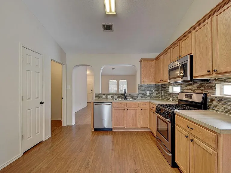 136 Strawn — Photo 11