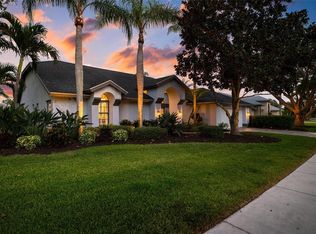 4836 Fallcrest Cir, Sarasota, FL 34233