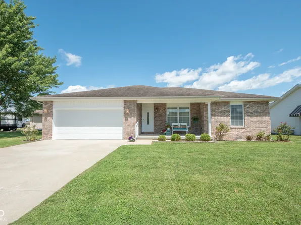 1185 Darcis Dr, Seymour, IN 47274