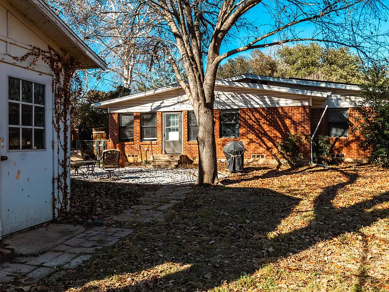 1510 Juanita Dr — Photo 21