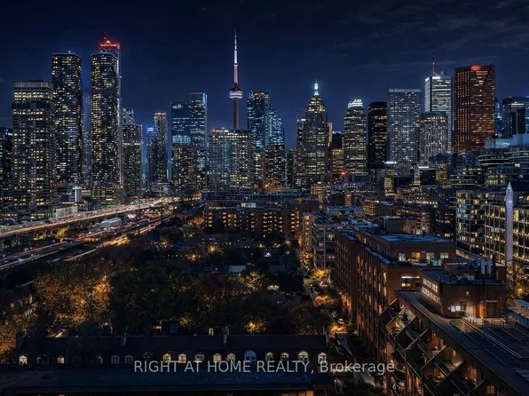 35 Parliament St #3302, Toronto, ON M5A 4R2