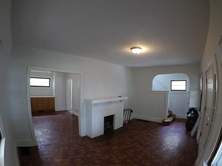 915 Woodstock Ave — Photo 6