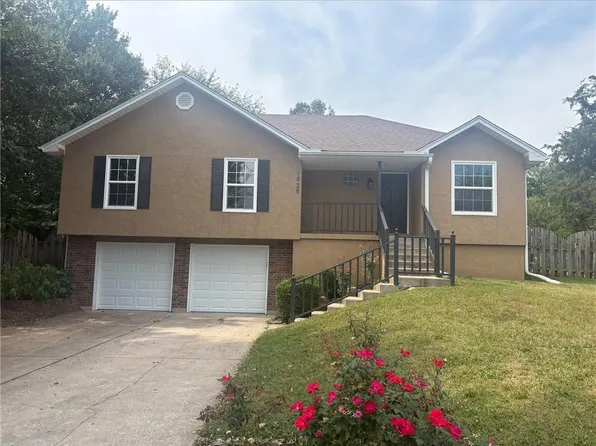 1928 NE Dill Cir, Lees Summit, MO 64086