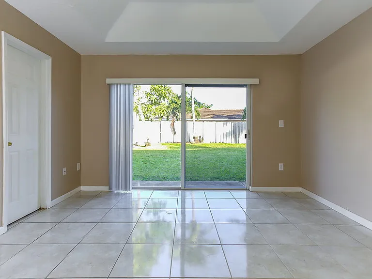 18081 SW 152nd Ct — Photo 5