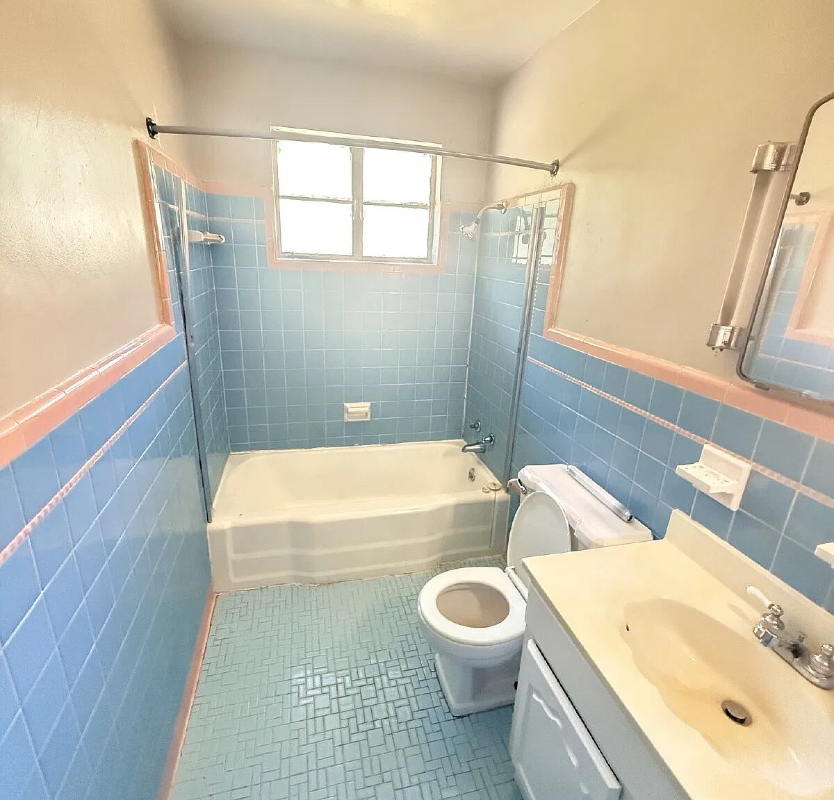 3 bed, 1.5 bath, $1,100 — Photo 4